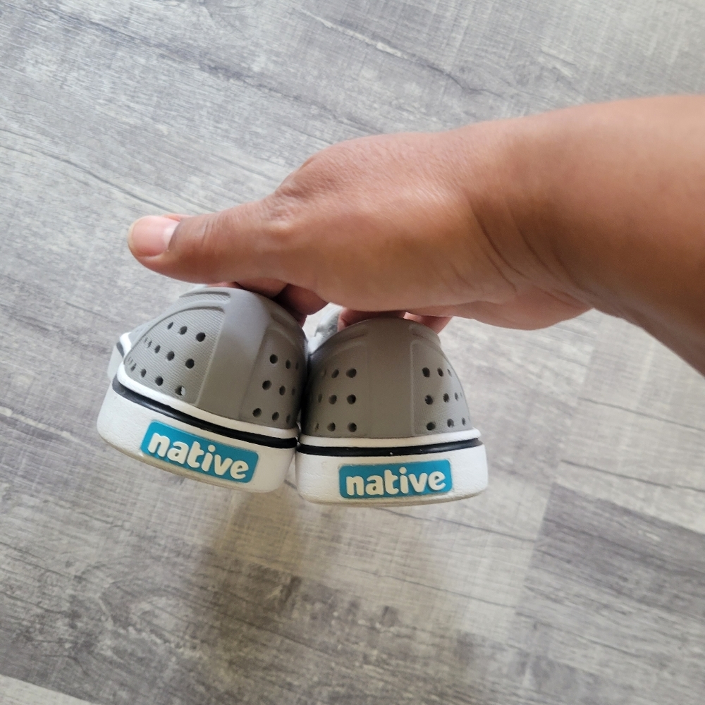 Native Shoes - Picture 4 of 6